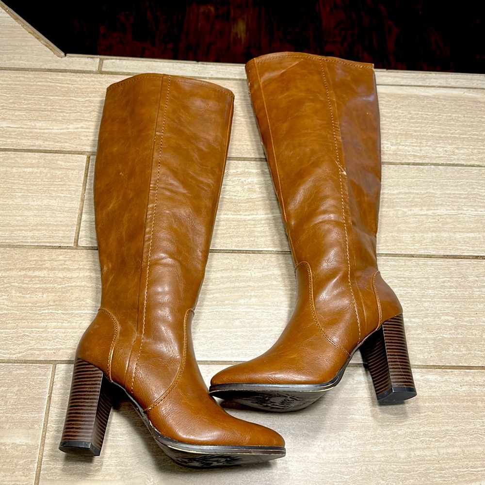Brown Leather Boots, slightly worn still in great condition. Purchased from Belk
